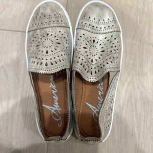 American slip on sneaker size 7 gold